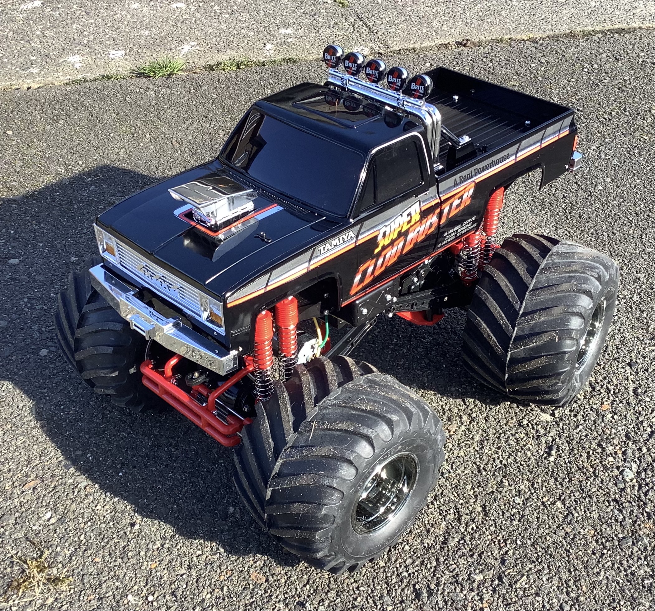 Monster Truck Madness – Tamiya Super Clod Buster Black